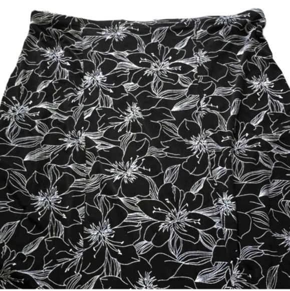 Briggs NY Black & White Floral Print Maxi Skirt Size XL Elastic Waist New - Picture 3 of 8